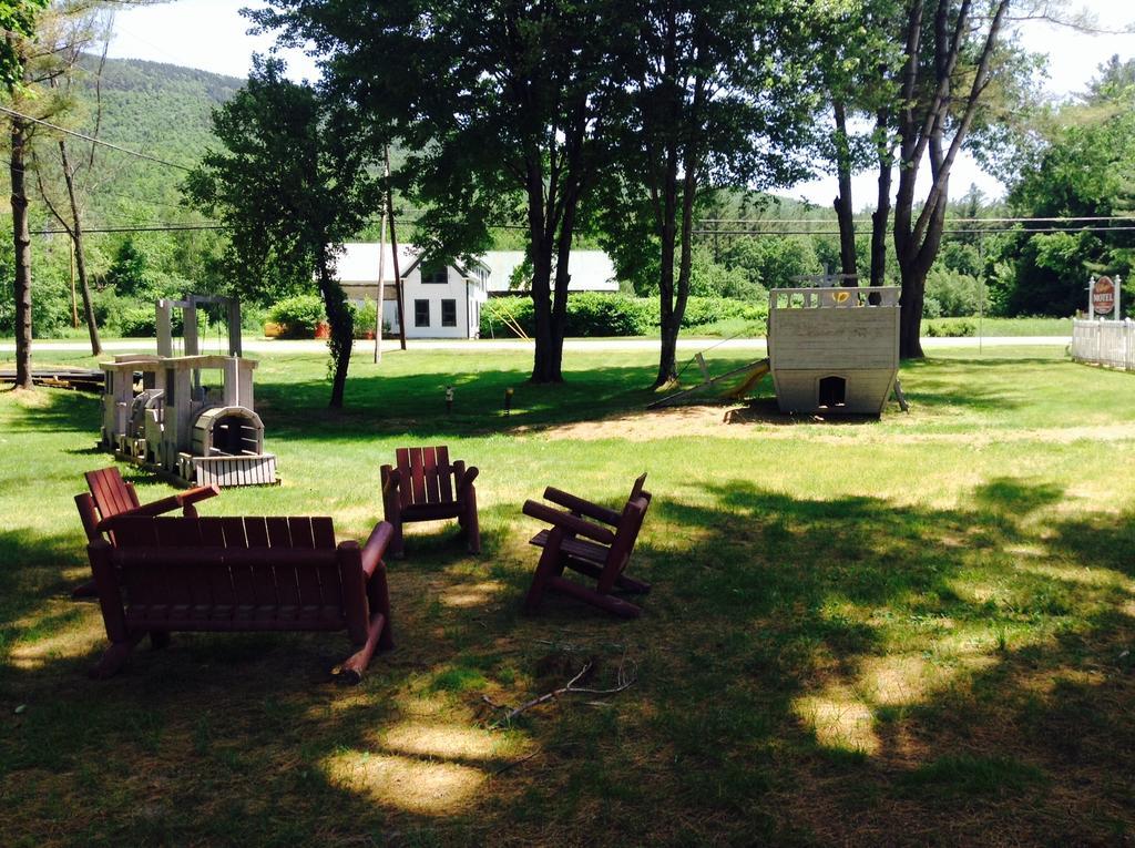 The Villager Motel Бартлет Екстериор снимка