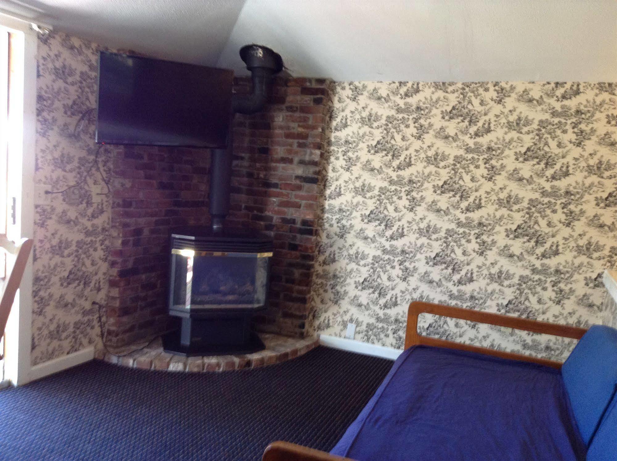 The Villager Motel Бартлет Екстериор снимка