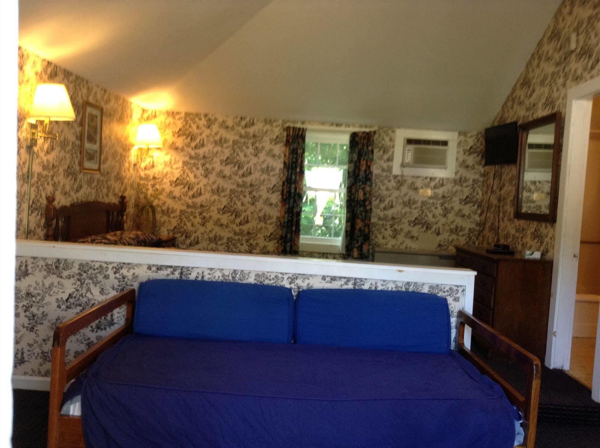 The Villager Motel Бартлет Екстериор снимка